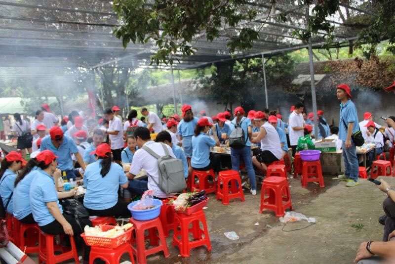 歐米公司團隊活動燒烤照片