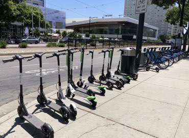 共享電動(dòng)滑板車